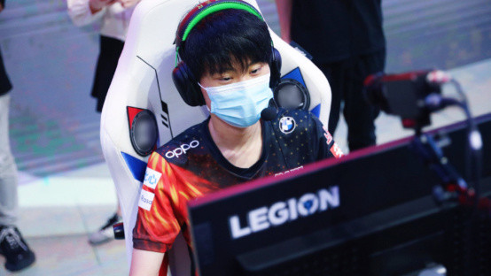 色和充满活 色和充满活