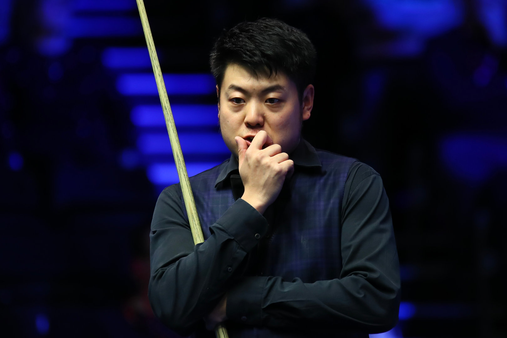 考慮到他在 考慮到他在