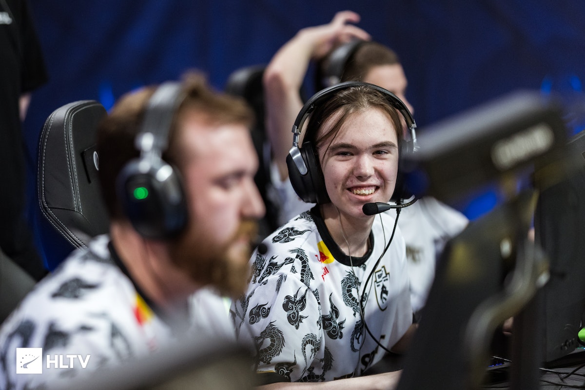 球场座无虚 球场座无虚