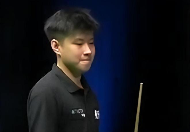 他在足球场 他在足球场